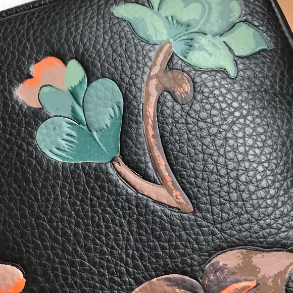 🍃 Coach Turner Pack With Dreamy Leaves Print 🌺 - Picture 2 of 13